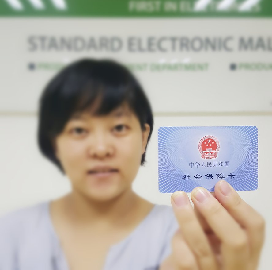 GSN employees receiving social insurance cards